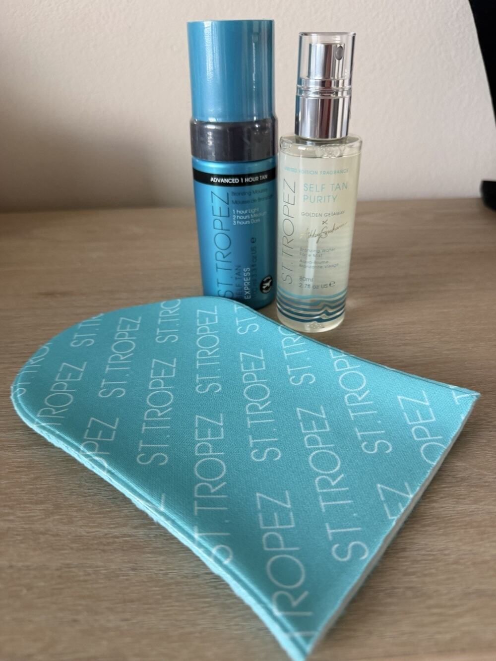 St Tropez x Ashley Graham Golden Getaway Self Tan 3 Pc Mousse Mist Mitt